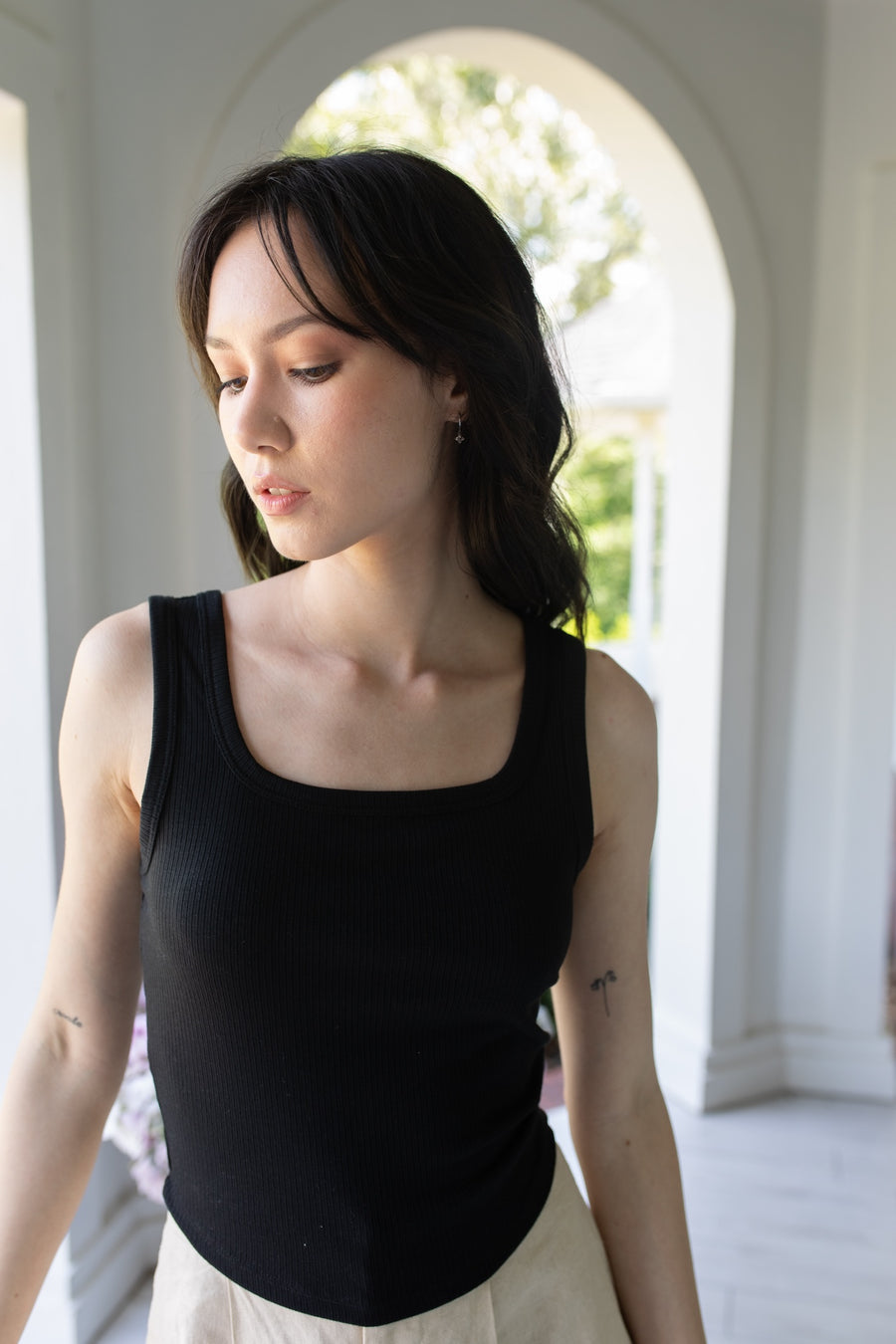 Effortless Style Cropped Tank in Black